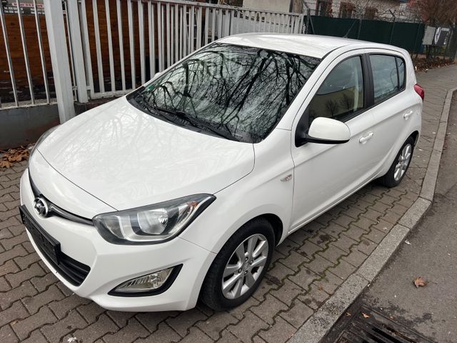 Hyundai i20 1.4 Trend Automatik *2.Hand*