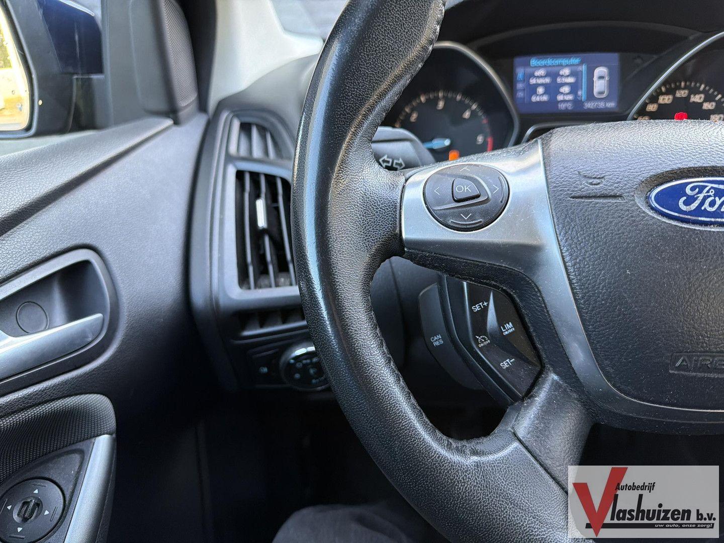 Ford Focus 2012 — photo 10