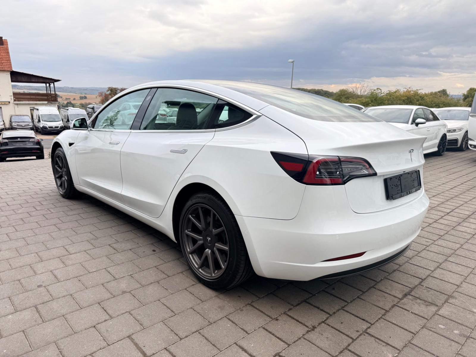 Tesla Model 3 Standard Range Plus | 283 ch | BVA | Toit panoramique | Cuir | Sièges chauffants AV/AR | Attelage amovible