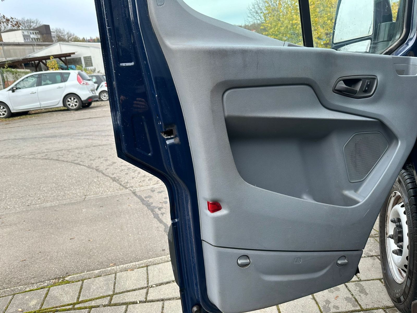 Fahrzeugabbildung Ford Transit 350 L3H2 DOPPELKABINE *6 SITZE*LEDER*