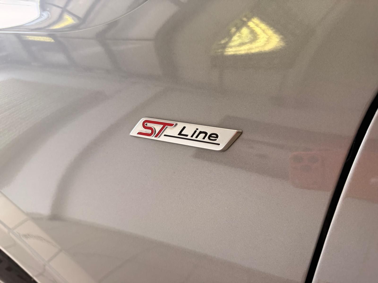 Fahrzeugabbildung Ford Kuga ST-Line X / LED / KAMERA / 25TKM