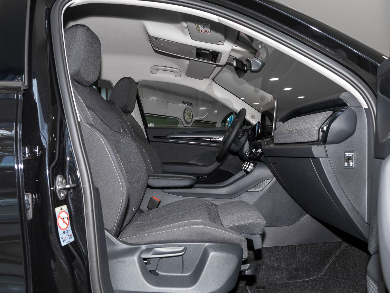 Skoda Kodiaq 1.5 TSI iV DSG SELECTION NAVI AHK REARVIE imagem 3
