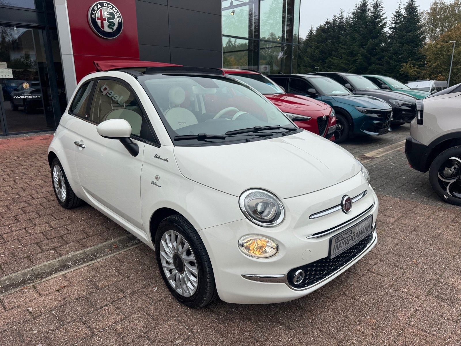 Fahrzeugabbildung Fiat 500C DOLCEVITA 51kW (70PS) KLIMAAUT. CARPLAY