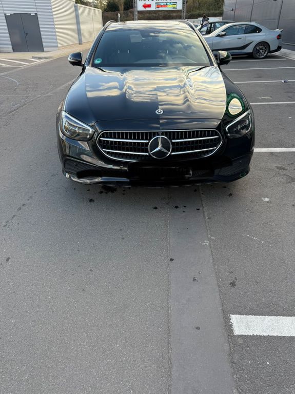 Image of Mercedes-Benz E 200