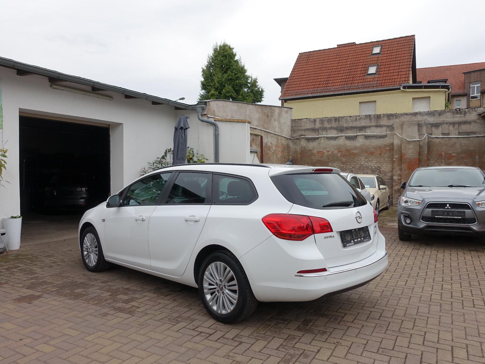 Opel Astra 2014 — photo 7