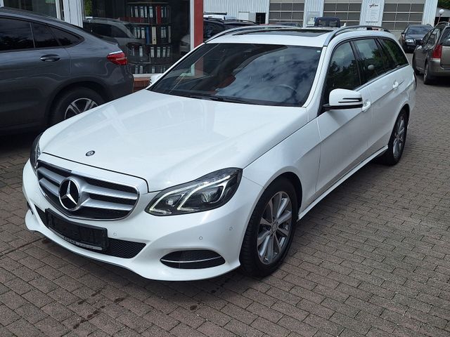 MERCEDES-BENZ E 220 T BlueTec Avantgarde LED Navi 9G AHK