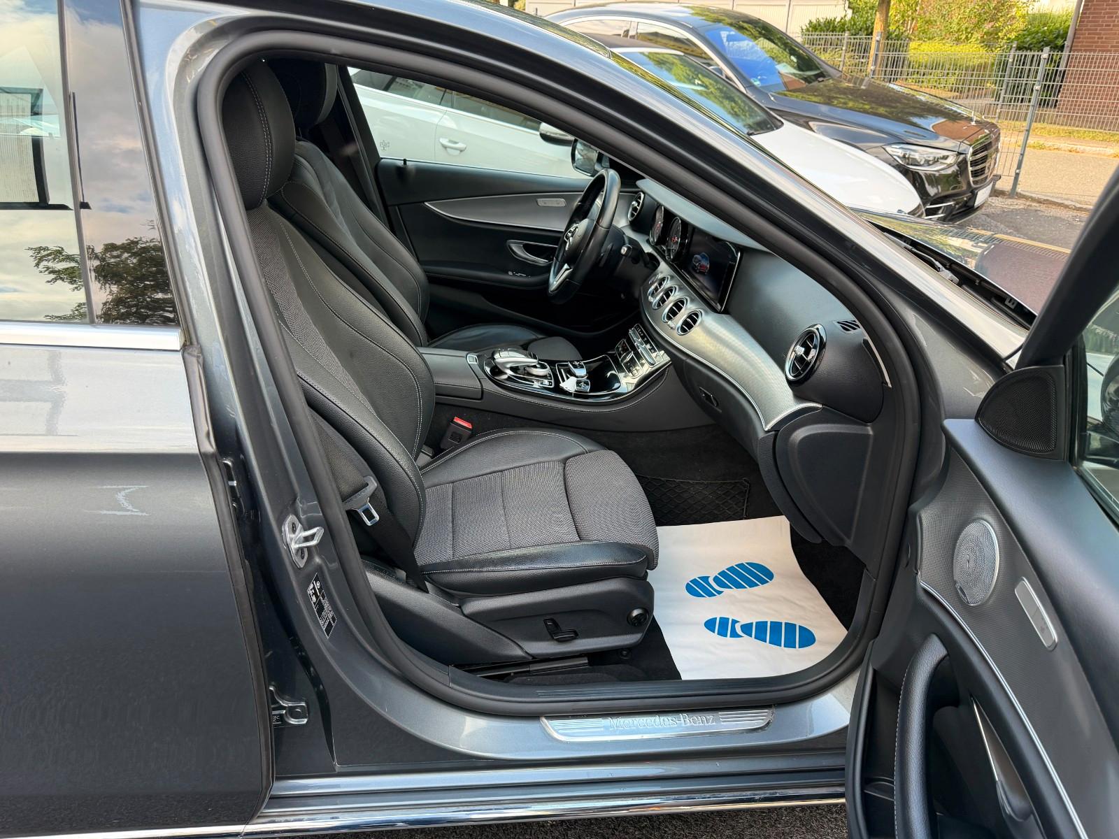 Mercedes-Benz E 220d Avantgarde AMBIENTE/LED/KAMERA/TOTWINKEL