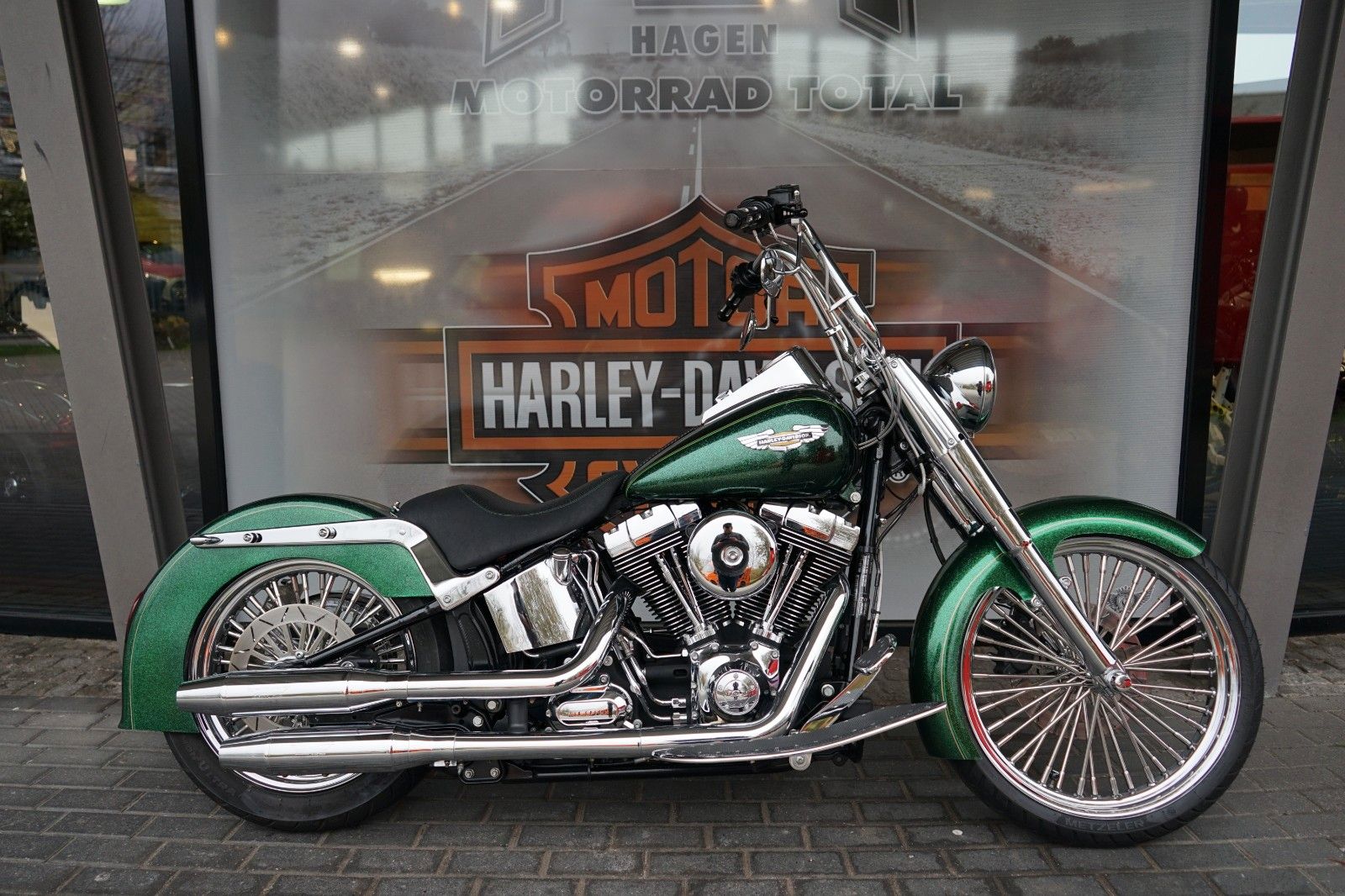 Fahrzeugabbildung Harley-Davidson Softail Deluxe im Chicano Style