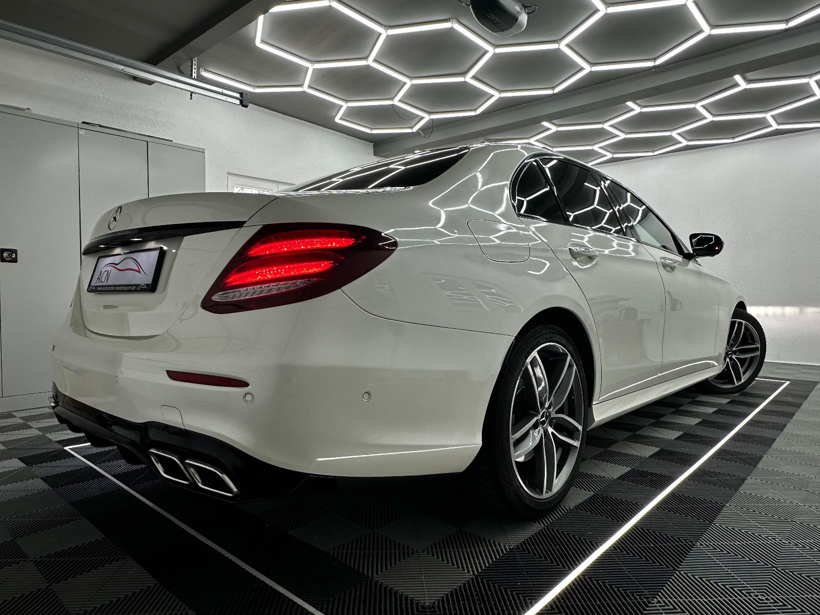 Fahrzeugabbildung Mercedes-Benz E 350d AMG-LINE/WIDESCREEN/360°KAM/PANO/E43 Opt.