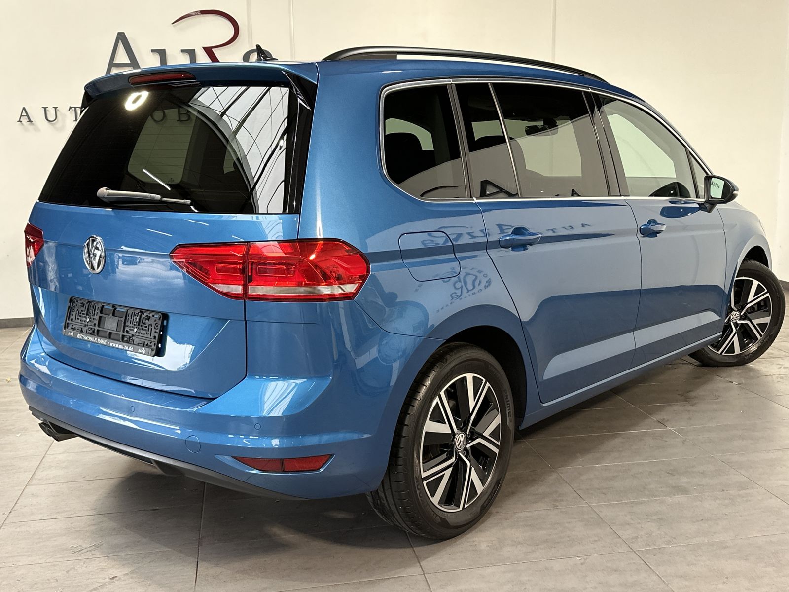 Fahrzeugabbildung Volkswagen Touran 2.0 TDI DSG Highline NAV+LED+ACC+17ZO+1HD