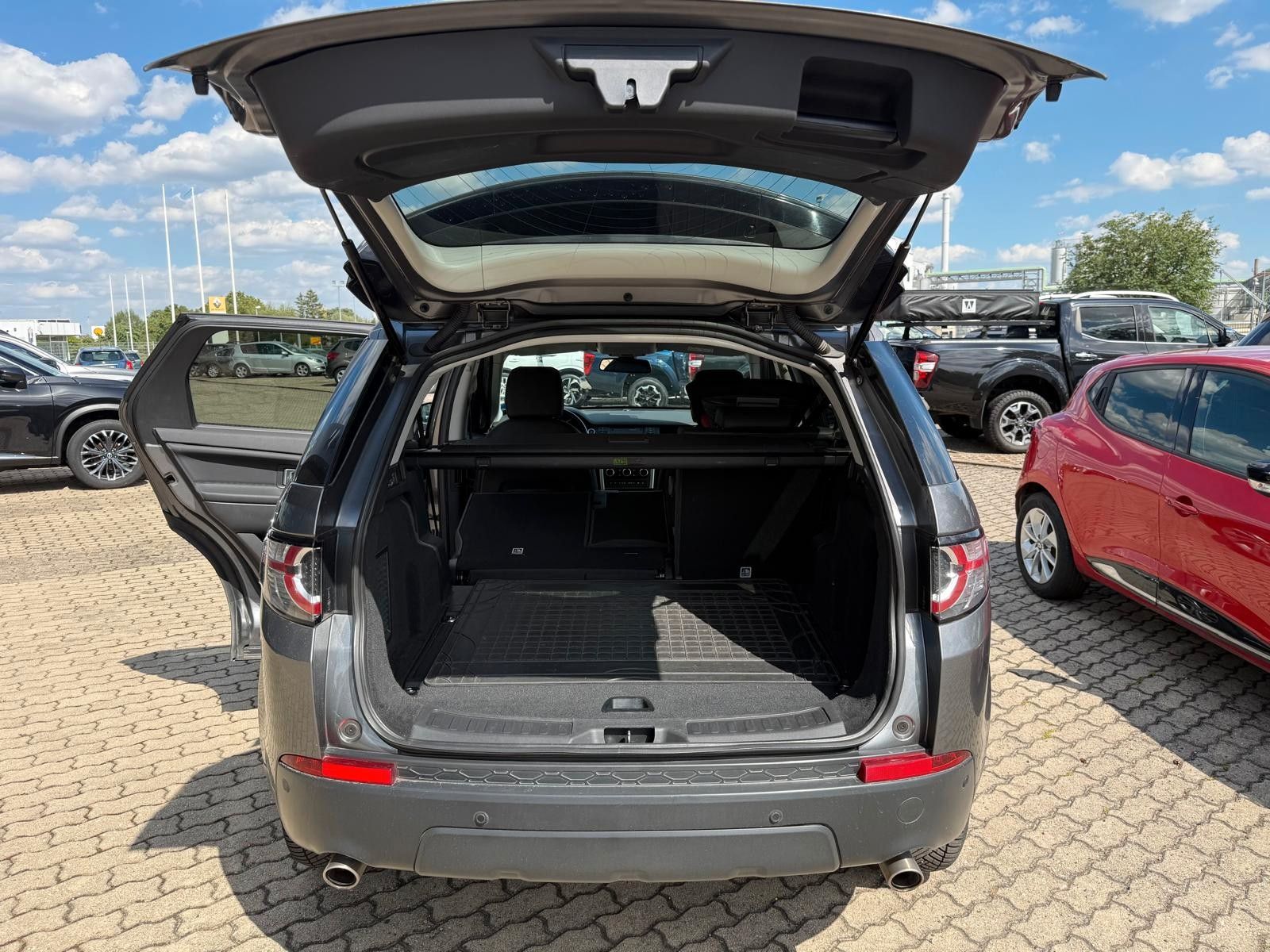 Fahrzeugabbildung Land Rover Discovery Sport 1.Hand / Leder / Allrad / Autom.