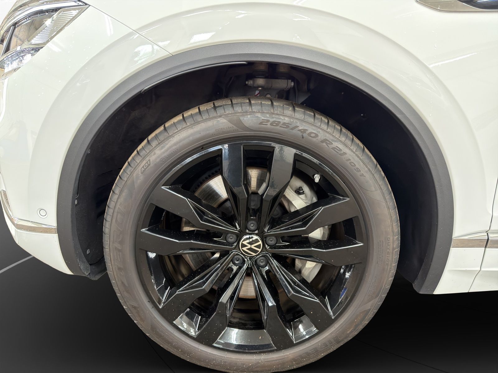 Volkswagen Touareg 3.0 eHybrid AHK Pano Matrix LM 21 360° foto 12