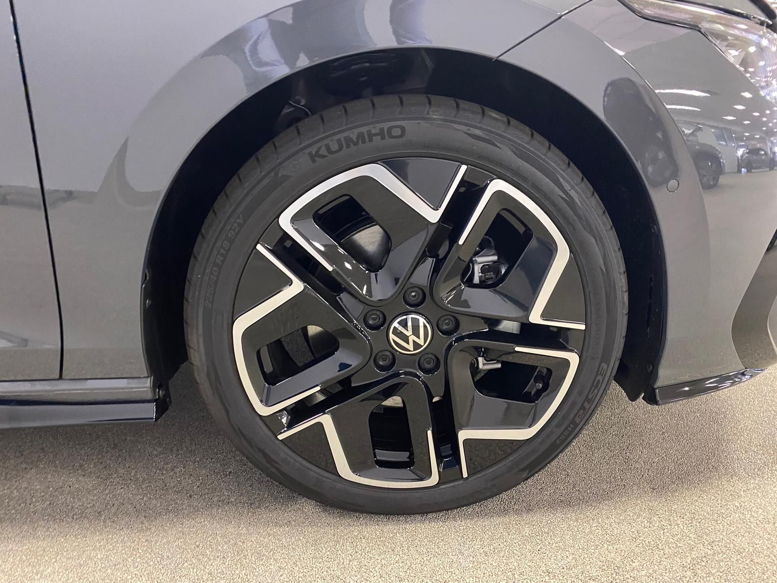 Fahrzeugabbildung Volkswagen Variant 2.0 TSI 4Mot R-Line BlackStyle+AHK+MATRI