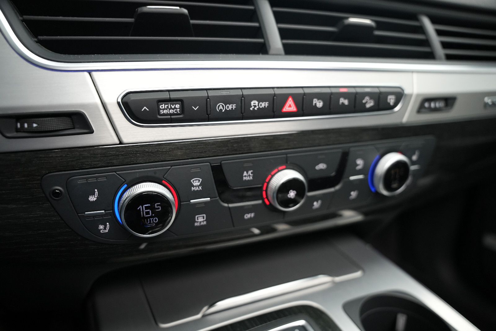 Fahrzeugabbildung Audi Q7 3.0 TDI *S-Line*Panorama*HUD*BOSE*R-Kamera*