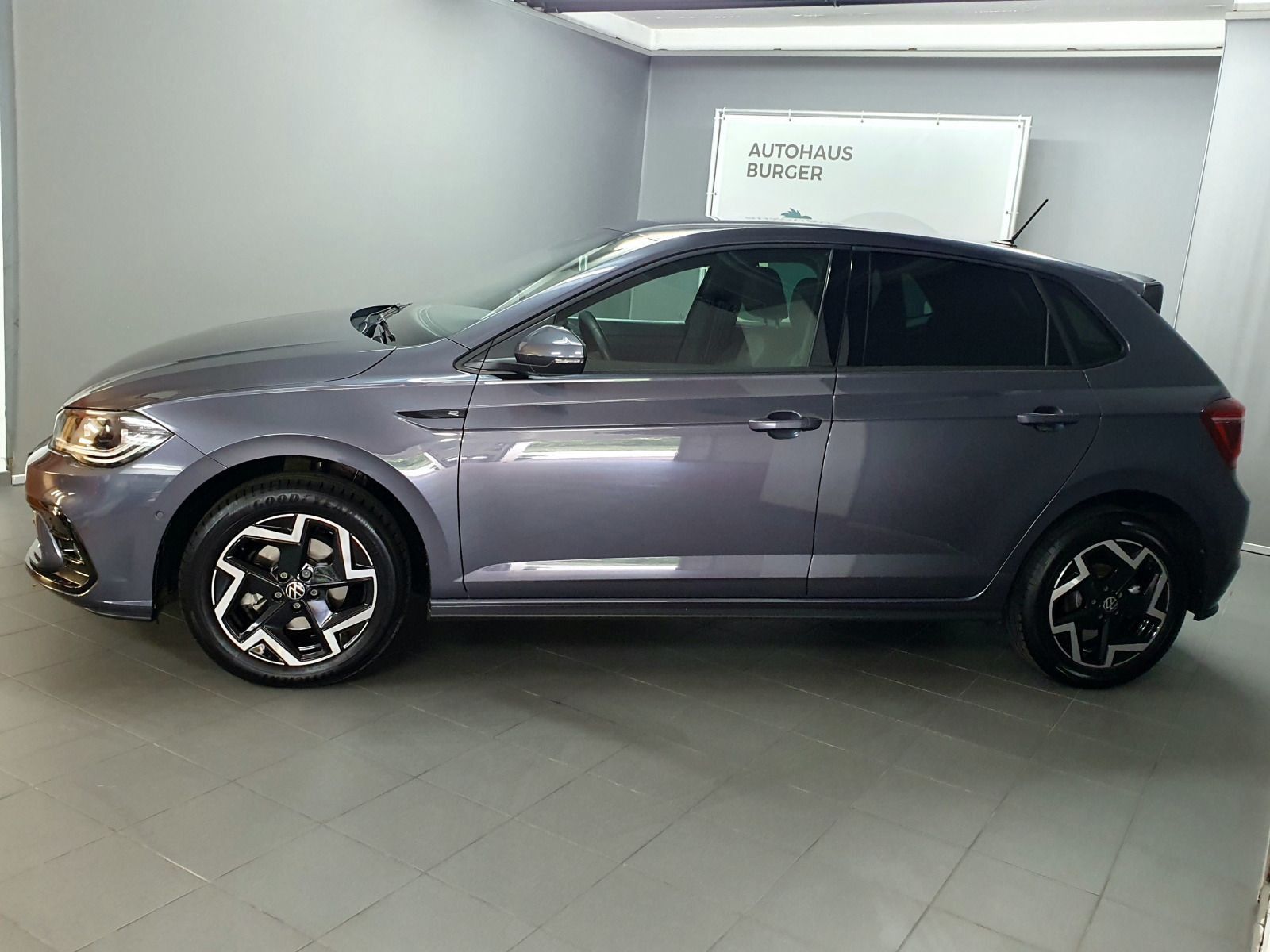 Volkswagen Polo 1.0TSI DSG R-Line ACC IQ.LIGHT RFK CarPlay foto 2