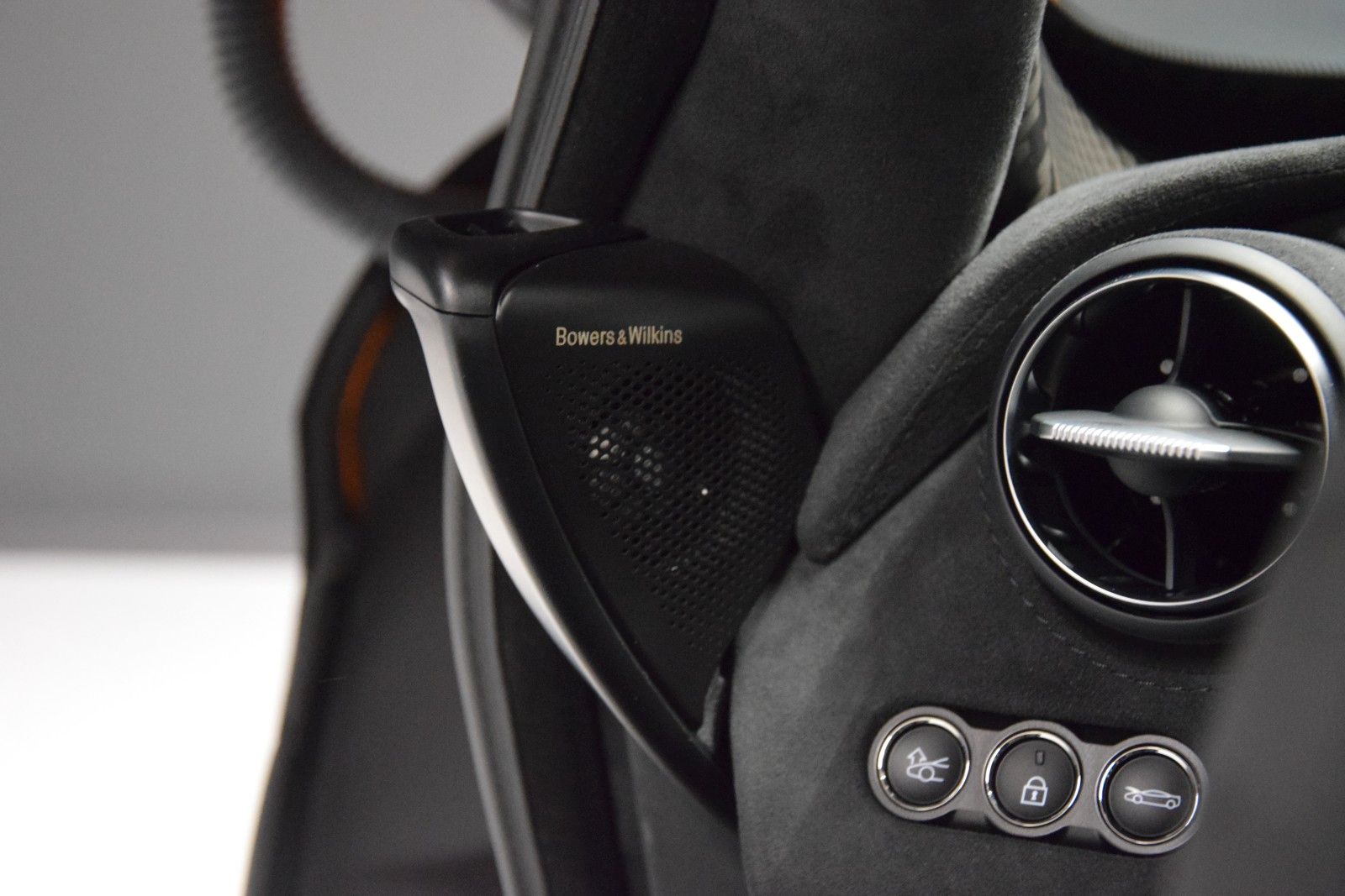 Fahrzeugabbildung McLaren 750S Black Pack / Lift Schale B&W Aero Kamera