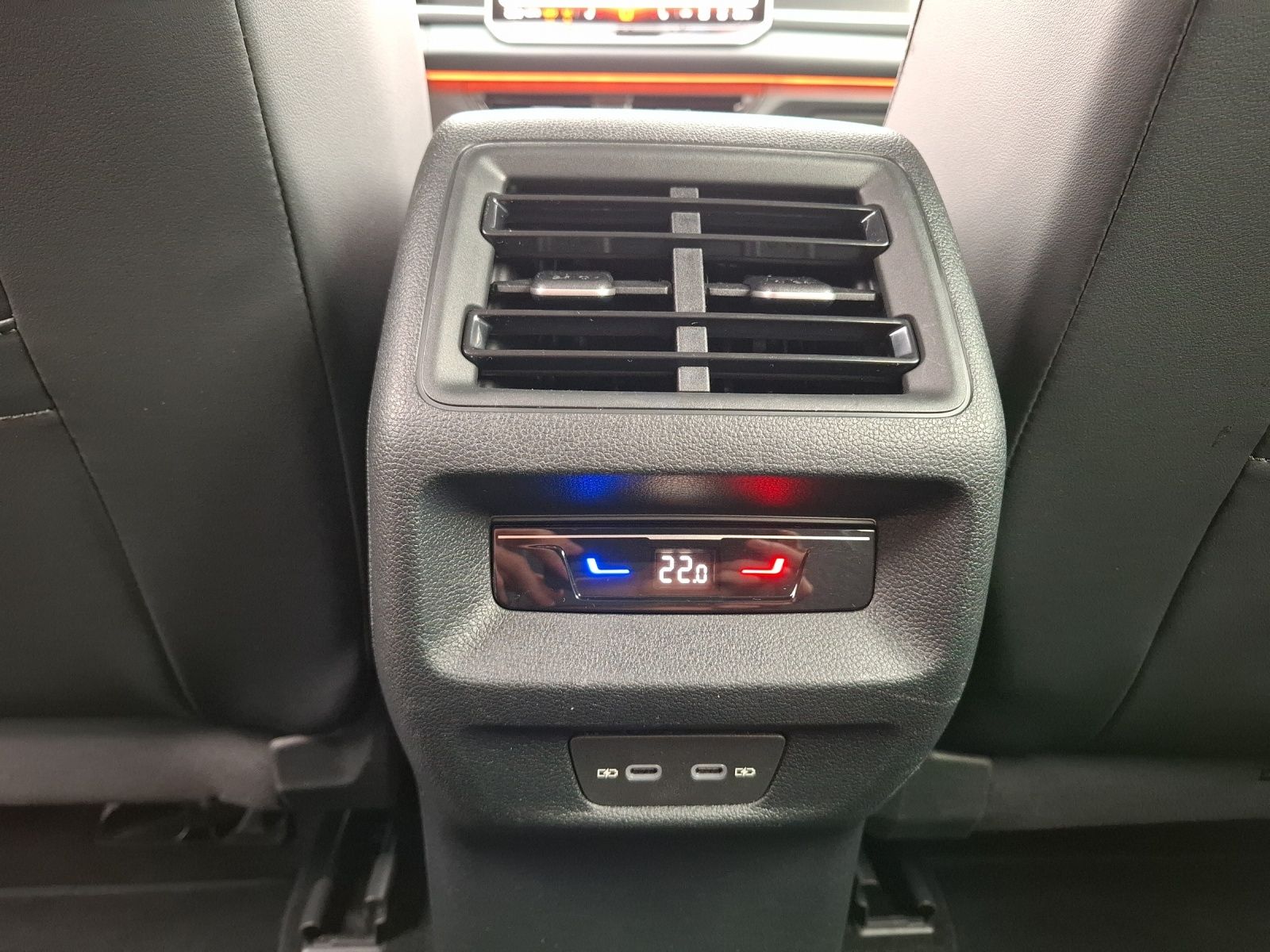 Fahrzeugabbildung Volkswagen Tayron TDI Life DSG 4M 7-Si Matrix AHK Navi AID