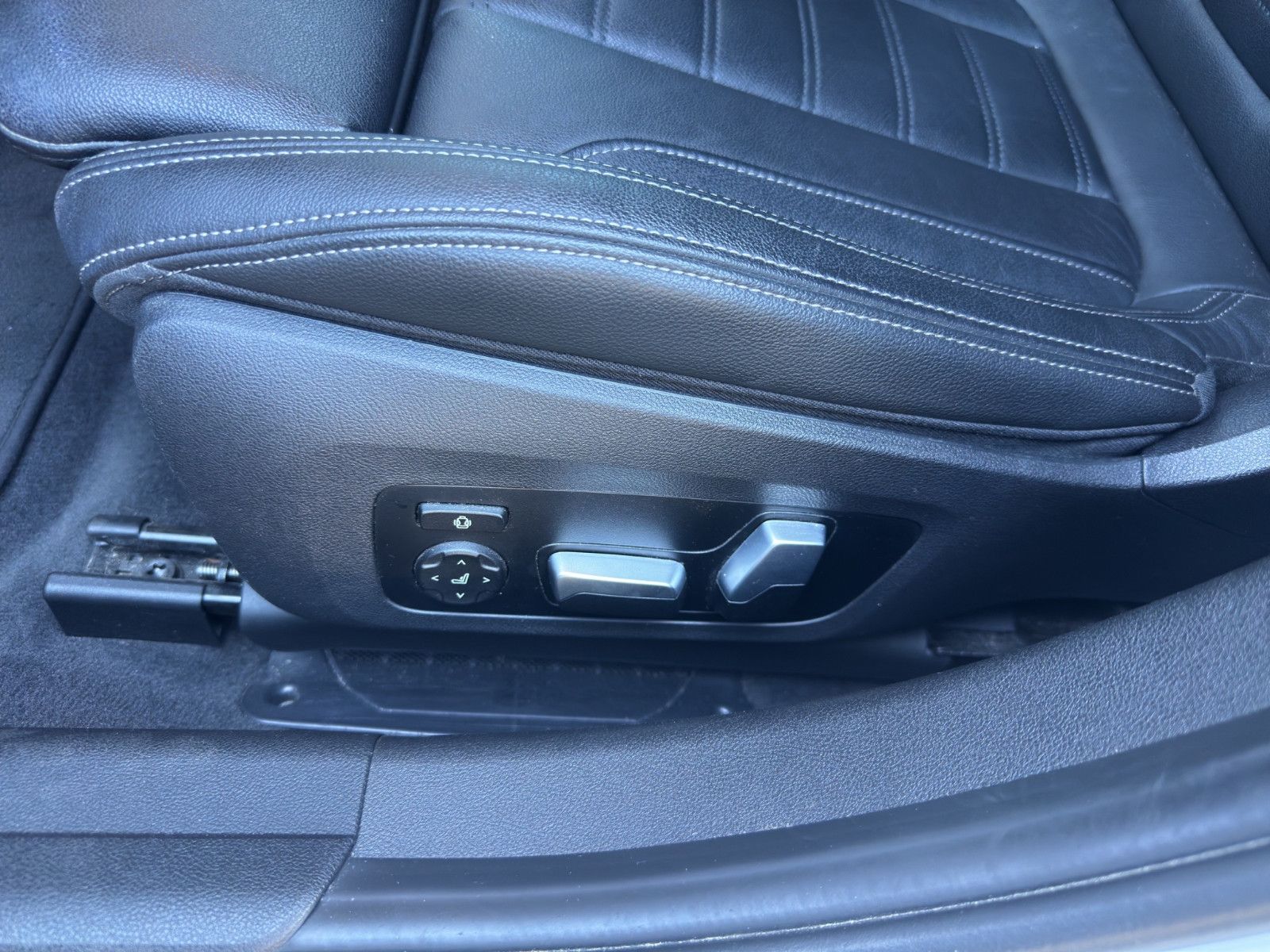 Fahrzeugabbildung ALPINA D3 S 3.0 Allrad Touring *Pano*Carplay*Cam*