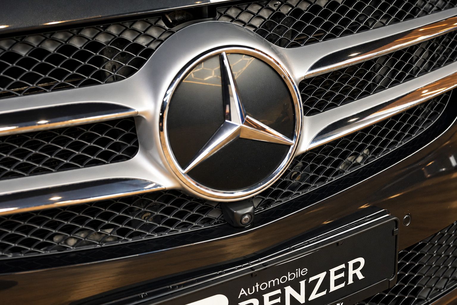 Fahrzeugabbildung Mercedes-Benz V 300d lang *Burmester*360°KAM*6-Sitz*SHZ*Navi