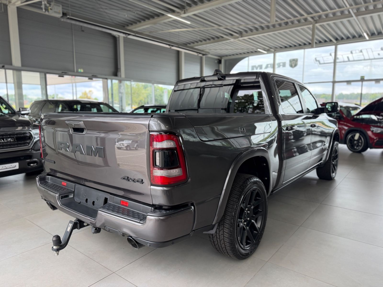 Fahrzeugabbildung Dodge RAM 1500 5,7 Laramie NIGHT LPG Luft RamBox