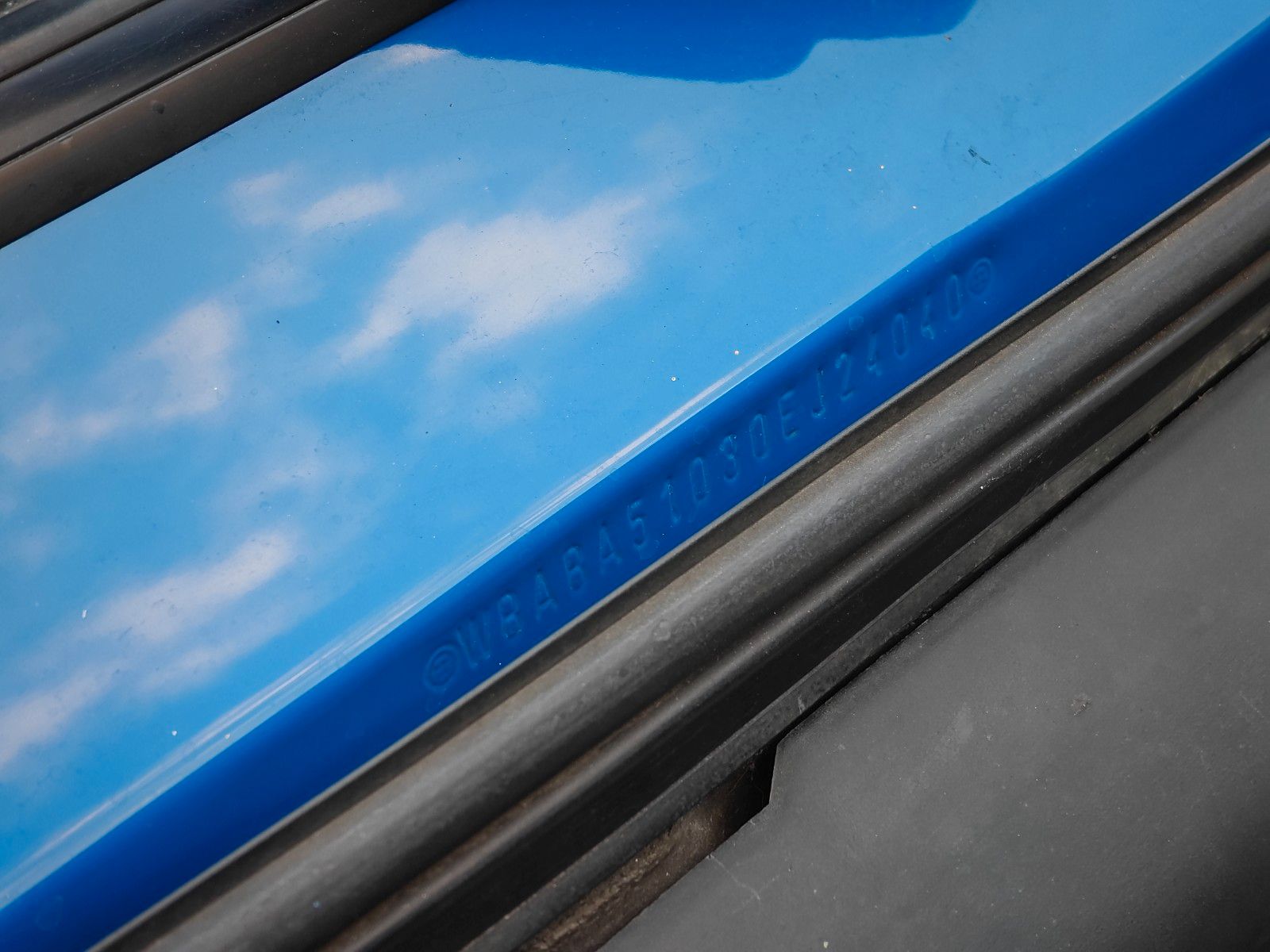 Fahrzeugabbildung BMW 318i Cabrio E30 - Lack NEU, Verdeck NEU