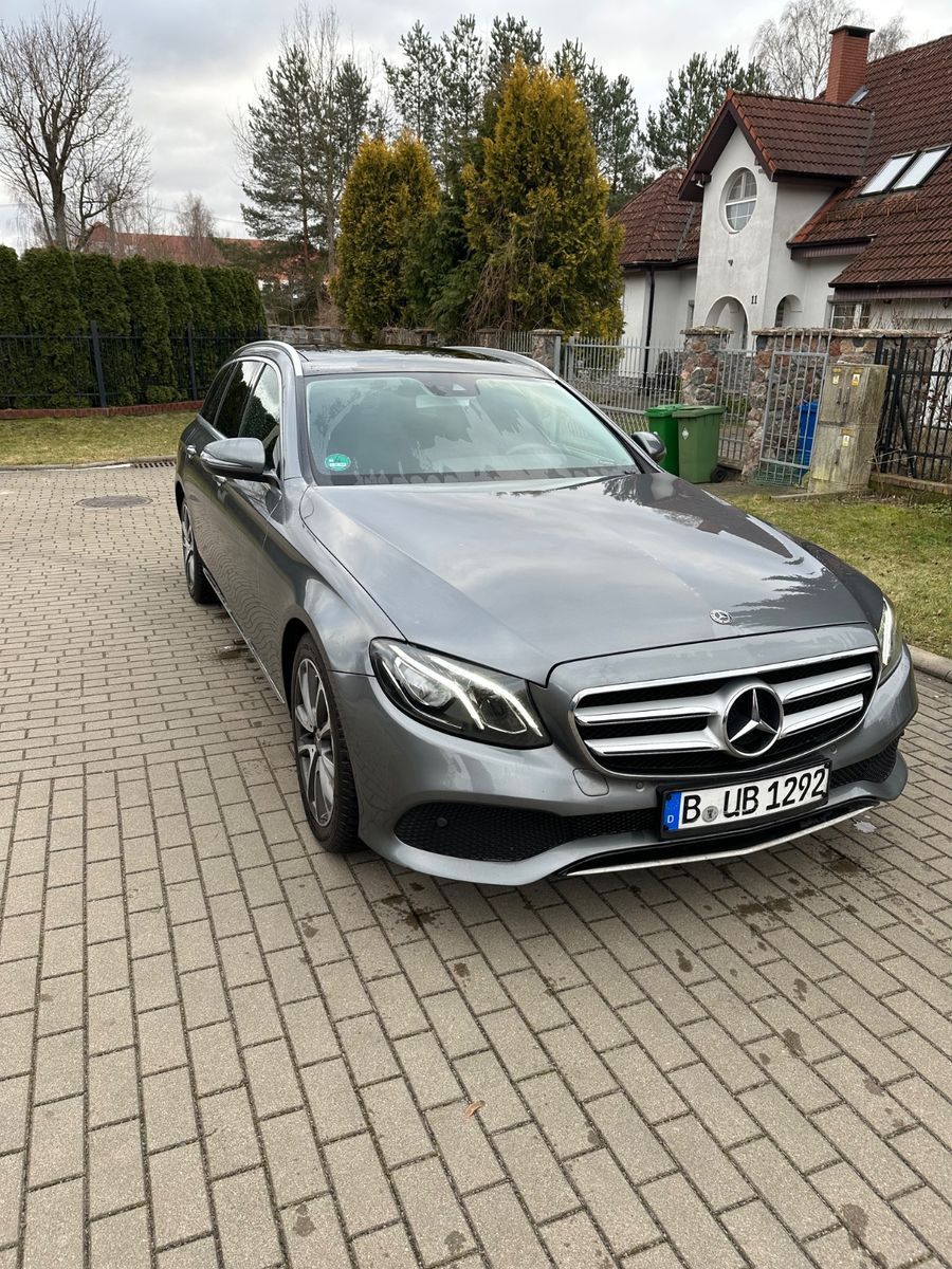 MERCEDES-BENZ E 220 d 4MATIC T Autom. -