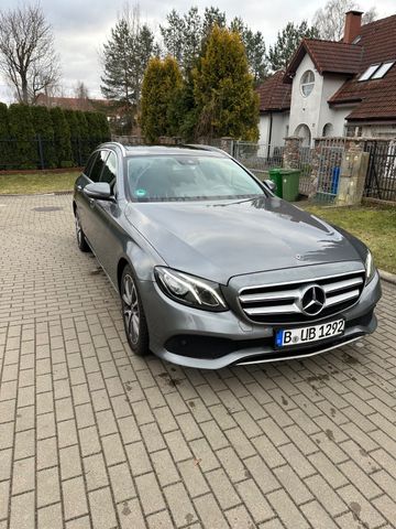 MERCEDES-BENZ E 220 d 4MATIC T Autom. -