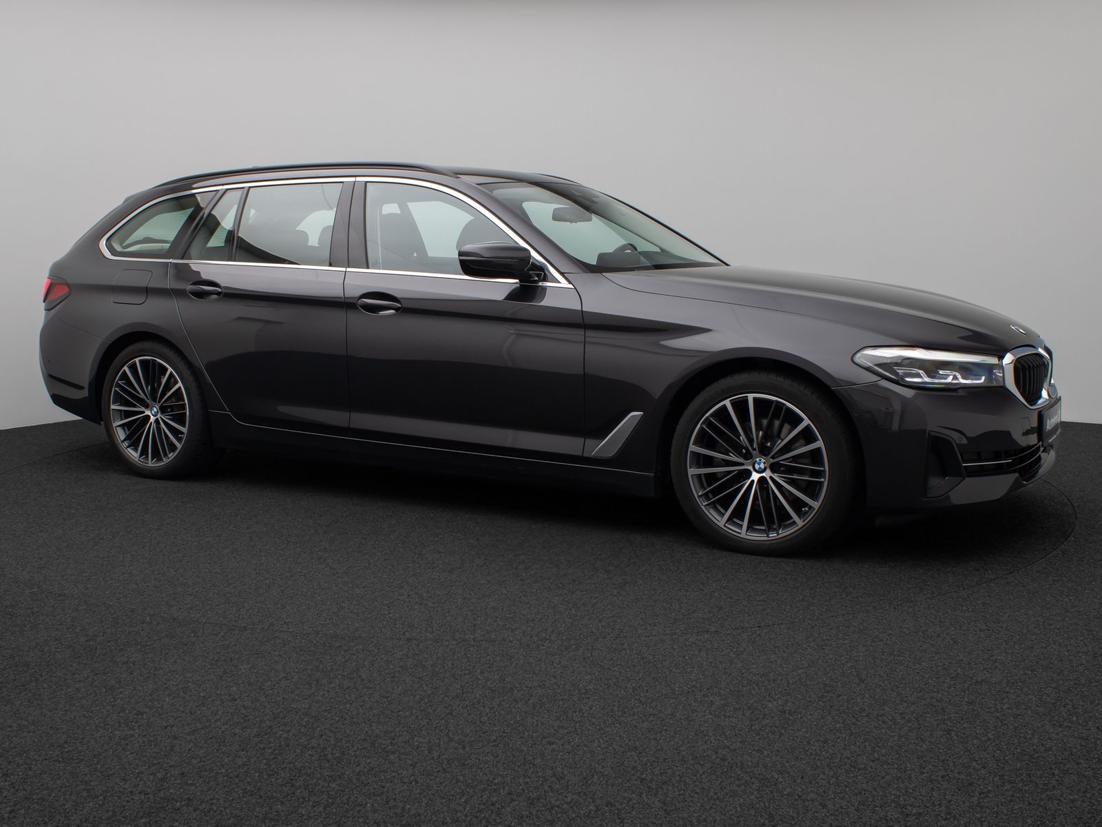 Fahrzeugabbildung BMW 520d Panorama Kamera HUD DAB 4Klima Alarm 19Zoll