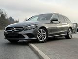 Mercedes-Benz C 220d T Avantgarde 360°Kam Sportsitz Navi LED - Mercedes-Benz C 220: Sport