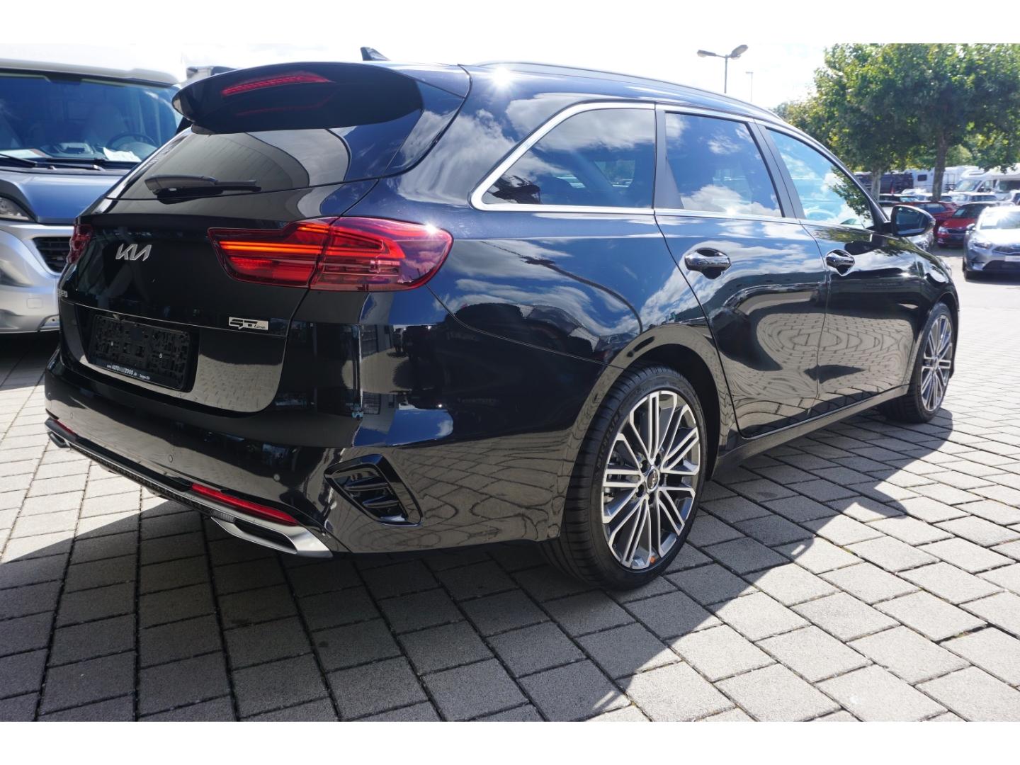 Kia Ceed_sw 1.5T 140 GT Line DCT7 Pano AHK Navi LED 