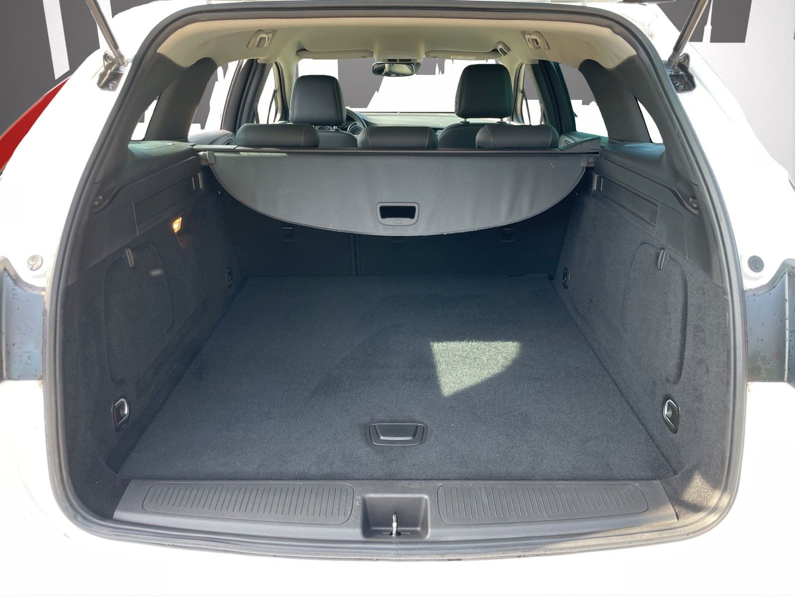 Fahrzeugabbildung Opel Astra Kombi 1.2 Elegance /LED/NAV/SHZ/AWR