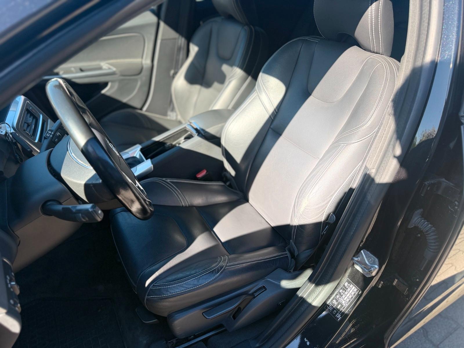 Volvo V60 Kombi Leder*Camera*Tüv Neu*Garantie