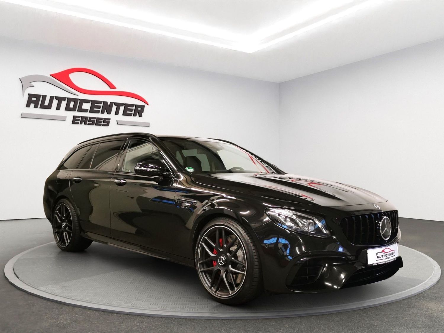 MERCEDES-BENZ E 63 AMG S 4Matic Navi Kamera CARBON Panorama AC