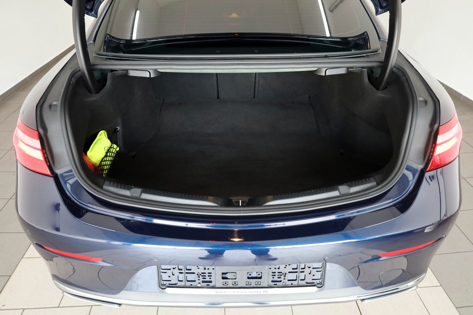 Fahrzeugabbildung Mercedes-Benz E 300 d Coupe,Avantgarde,Panorama,ACC,AHK el,20"