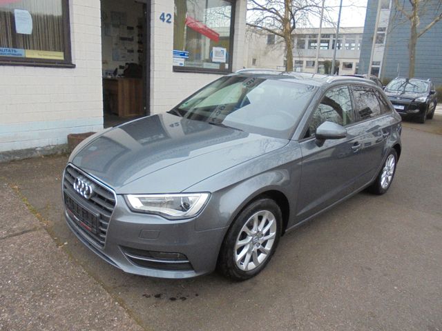 Audi A3 2.0TDI Sportback attraction"NAVI-XENON-PDC"