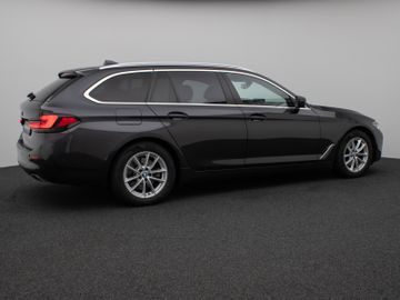Fahrzeugabbildung BMW 520d xDr Tour AHK HUD HIFI ACC Komfortzug.