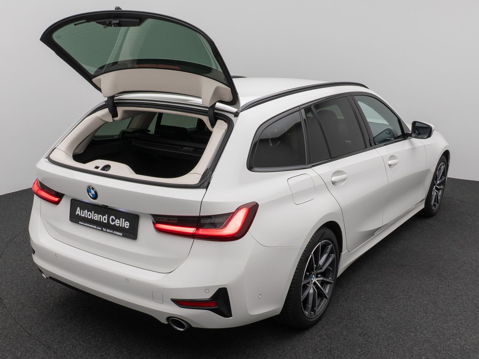 Fahrzeugabbildung BMW 320d Sport Line Kamera DAB HiFi DrivAssist Alarm