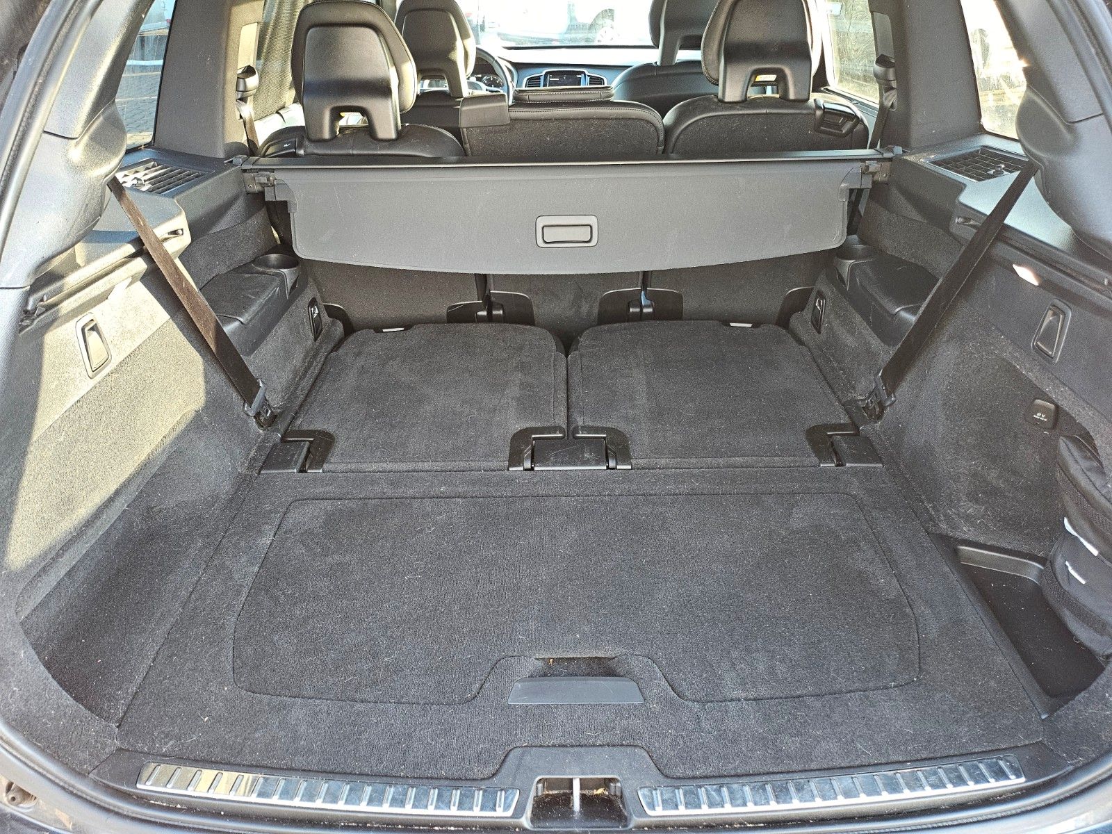 Fahrzeugabbildung Volvo XC90 R Design AWD