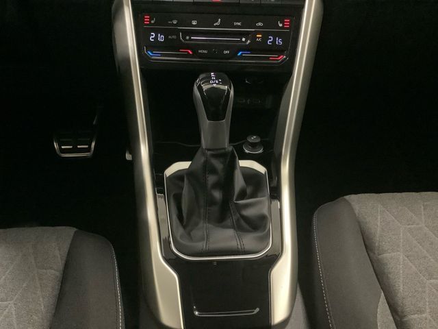 T-ROC MOVE 1.5 TSI DSG  LED, Navi, SHZ