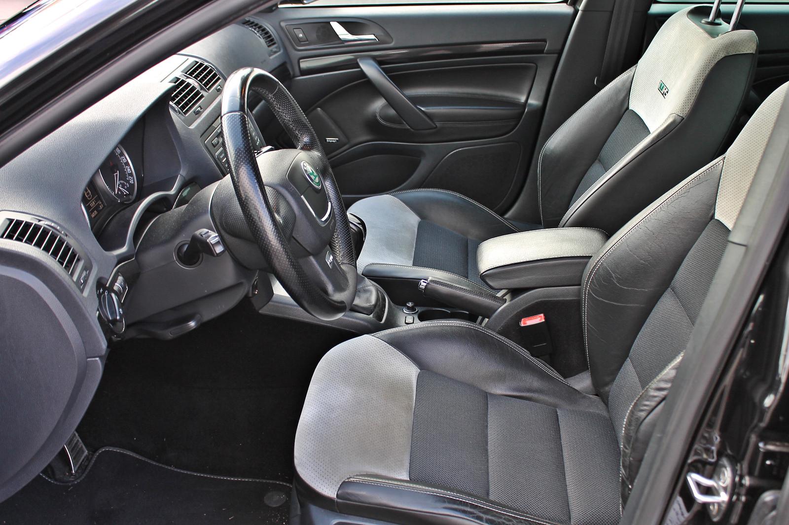 Skoda Octavia Combi RS 2.0 TSI 200 ch BVM / 165 000 km / Alcantara / Bi-Xénon / Sièges chauffants