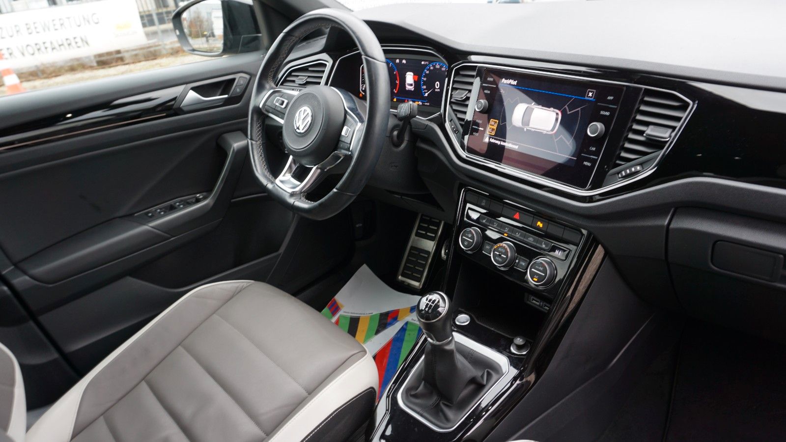 Fahrzeugabbildung Volkswagen T-Roc Style, Leder, Kamera, Black Edition, LED