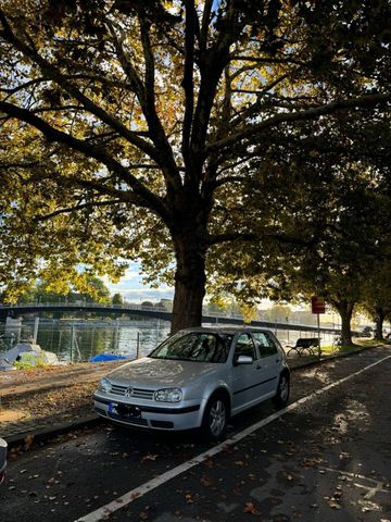 Volkswagen Golf IV 1.6 sr    TÛV  5/26