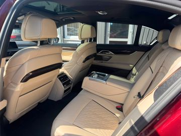 BMW 745 - 11