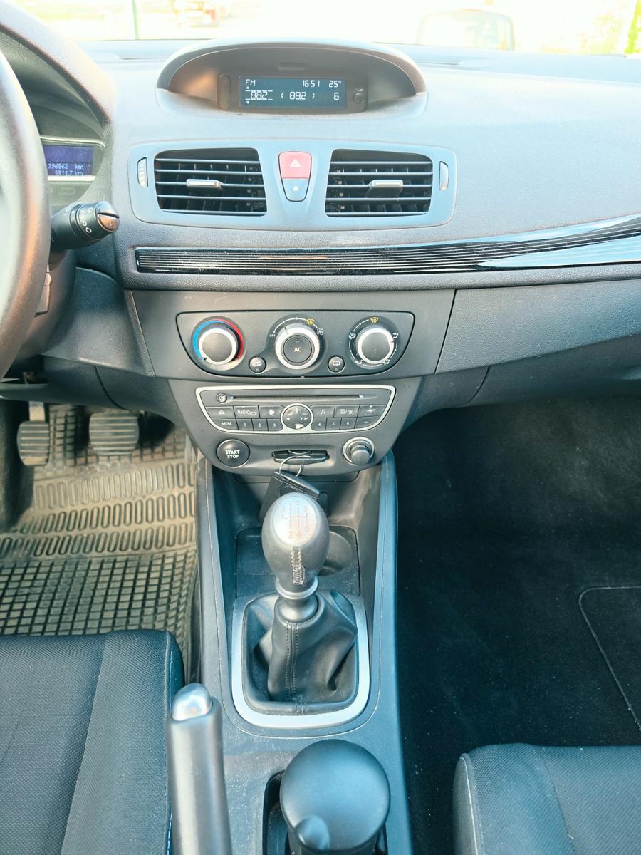 Renault Megane 2011 — photo 8