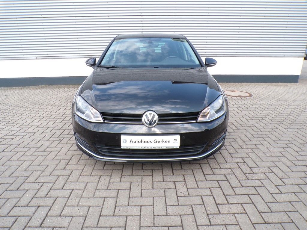 Fahrzeugabbildung Volkswagen Golf VII 1.2 TSI Allstar *Navi*SHZ*PDC vorne+hin