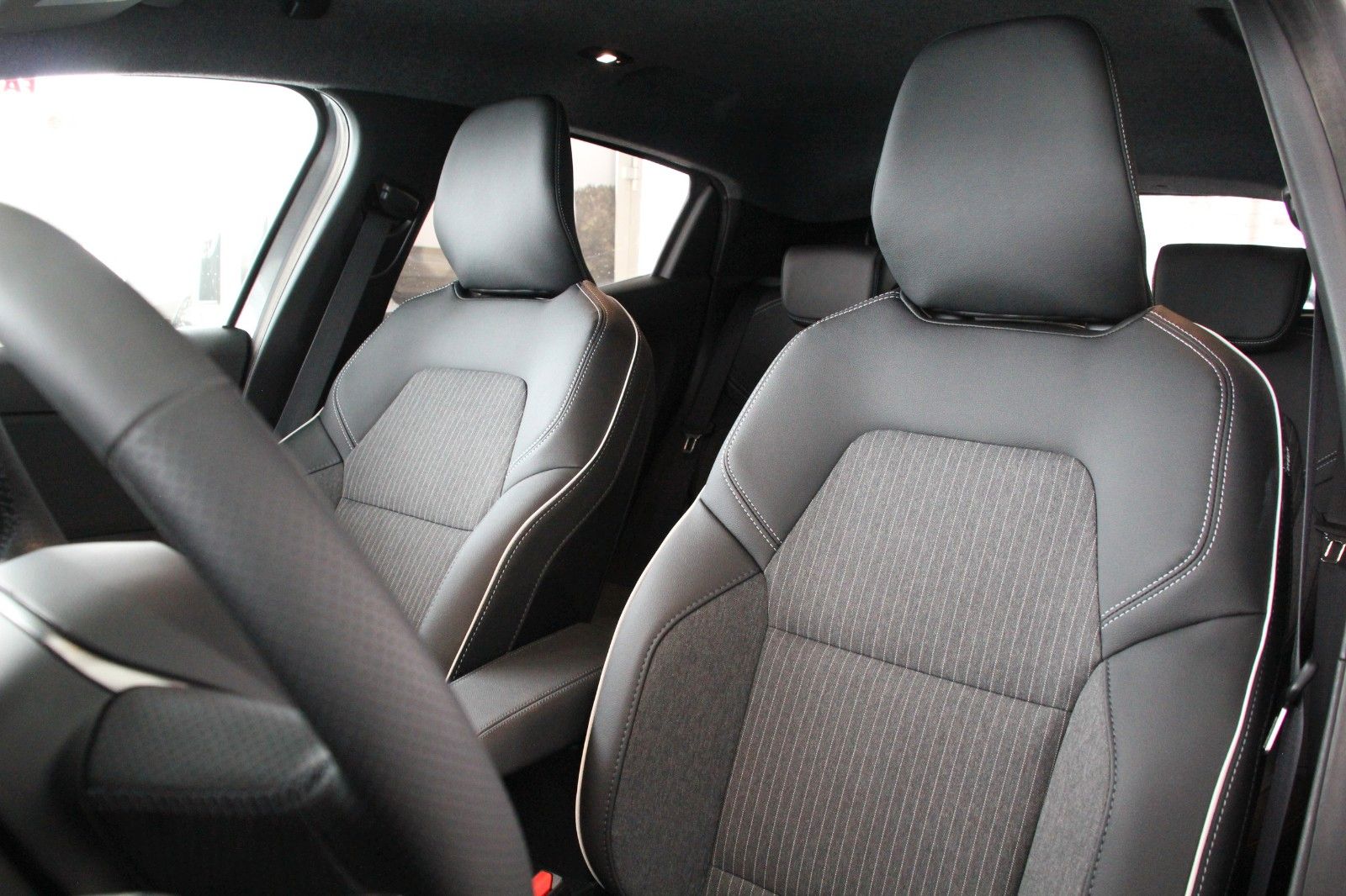 Fahrzeugabbildung Mitsubishi Colt Top LED*DAB*SHZ*BOSE*360°
