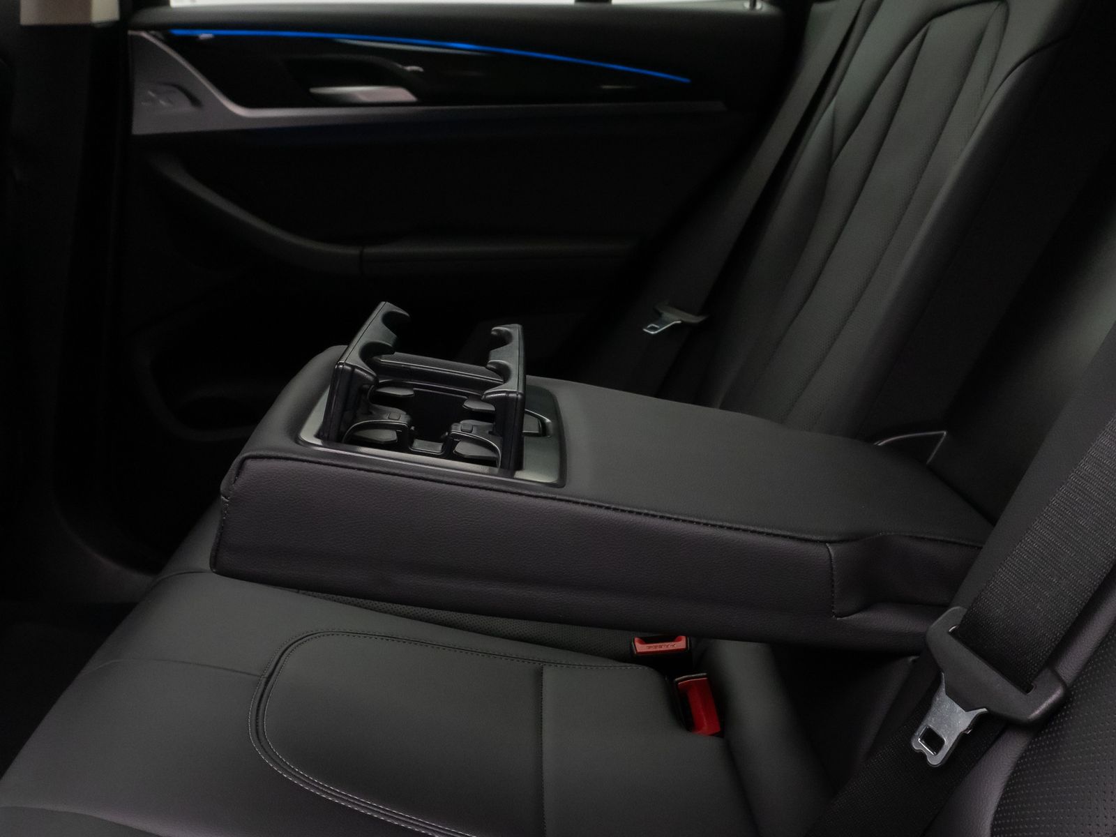 Fahrzeugabbildung BMW X3 xD30e Kamera DAB HiFi Komfort MSport 19Zoll