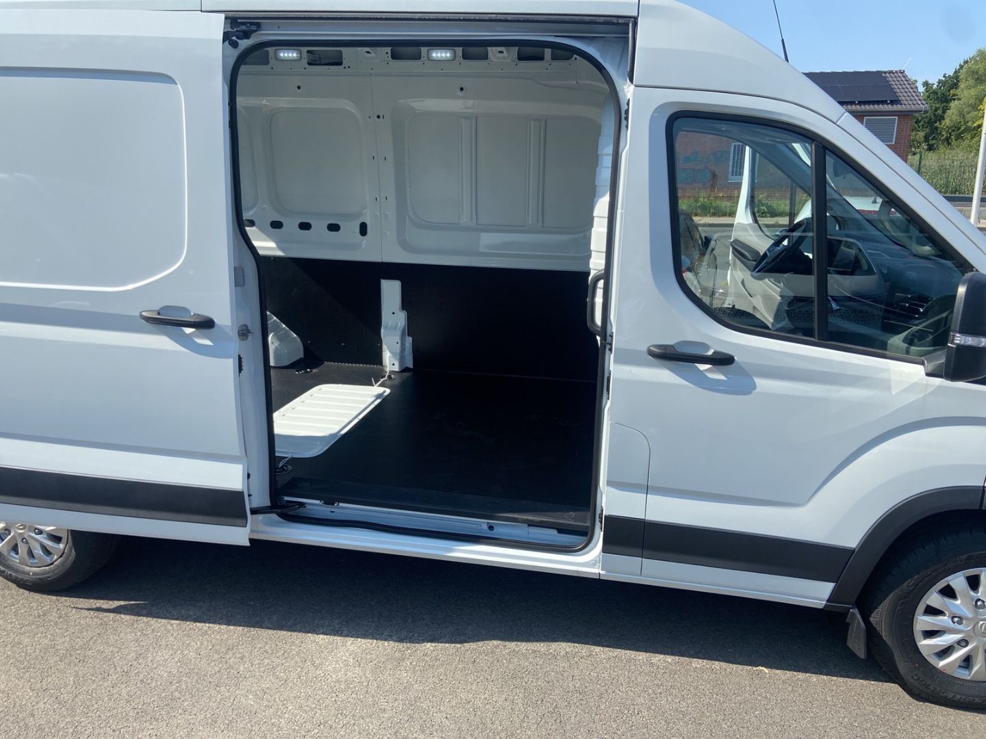 Fahrzeugabbildung Maxus Deliver9 KW 2.0 L3H2 FWD Luxury LED CarPlay DAB