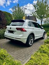 Volkswagen Tiguan 2.0 TSI 2 x R Line , Highline Pano. AHK - Volkswagen Tiguan Gebrauchtwagen in Mülheim (Ruhr)