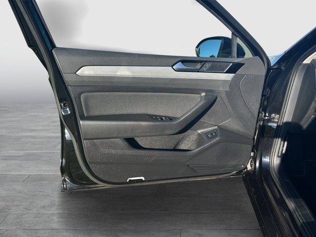 Passat Variant TDI Business Navi AHK ACC LED